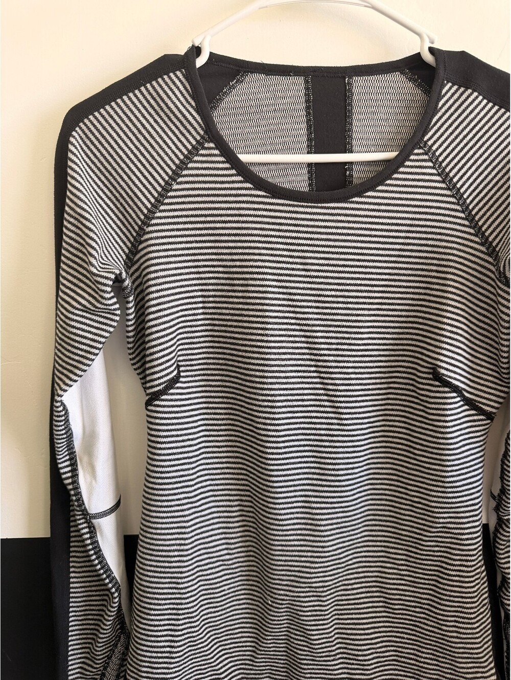 Lululemon Runder Under Long Sleeve - Picture 3 of 4